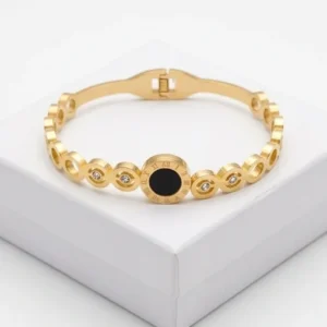 Roman Numeral Onyx Anti-Tarnish Bracelet | 18K Gold PVD