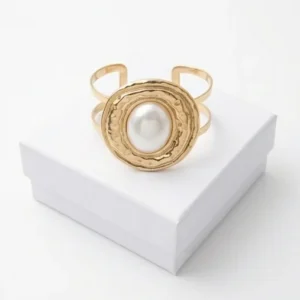 Pearl Medallion Anti-Tarnish Bracelet | 18K Gold Plating