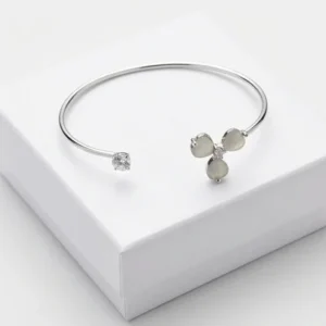 Trifolium Bloom Fashion Bracelet | Silver Plating