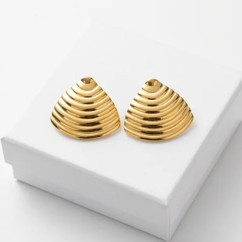 Ribbed Scallop Anti-Tarnish Ear Ring | Gold Plating