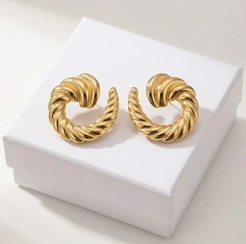 Croissant-Style Anti-Tarnish Ear Ring | 18K Gold Plating