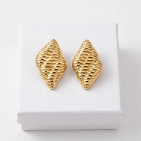 Gilded Conch Anti-Tarnish Ear Ring | 18K Gold Plating